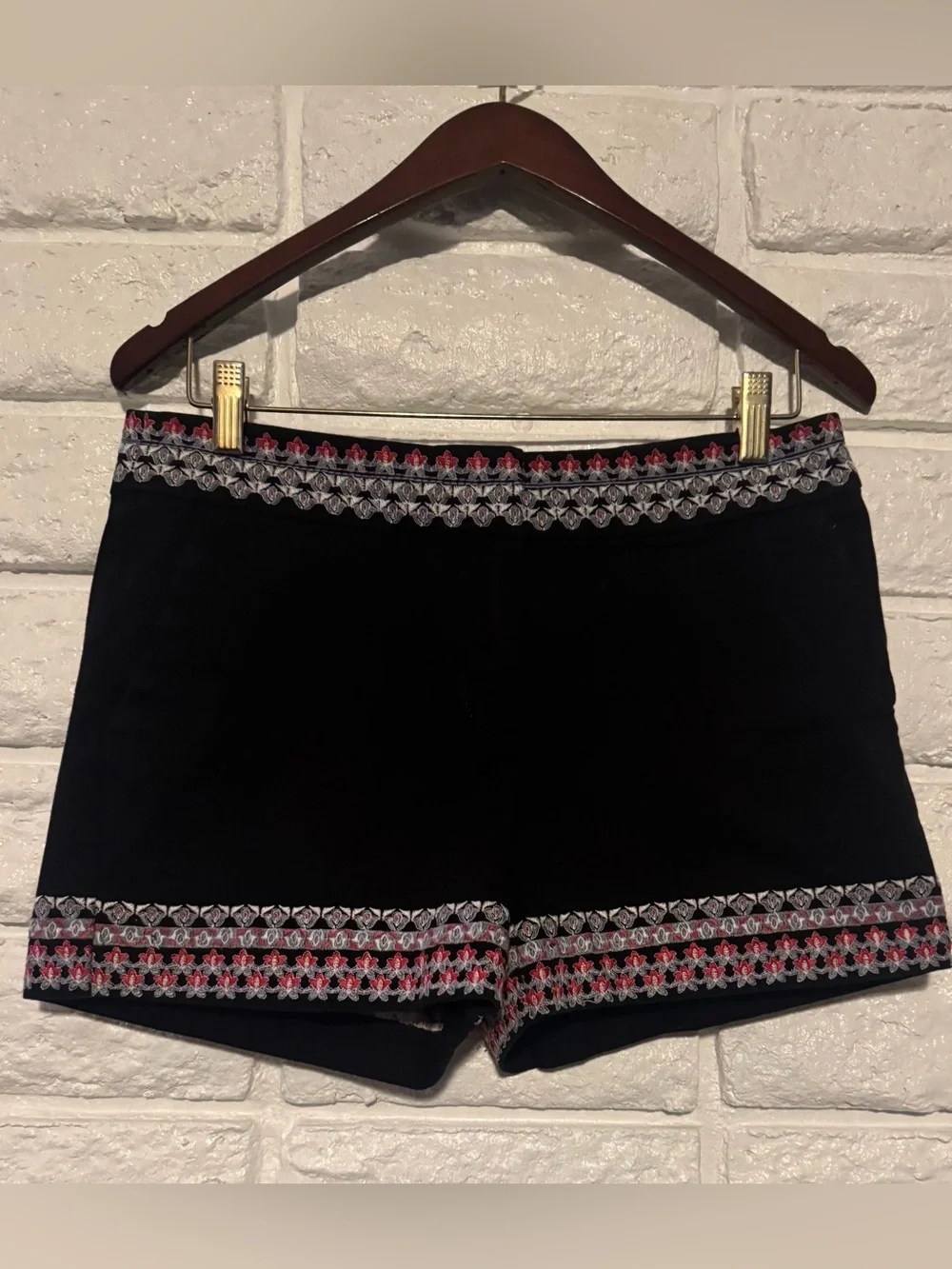 LOFT Riviera Black Chino Shorts Women’s 4 Regular Mid Rise Embroidered W/Pockets